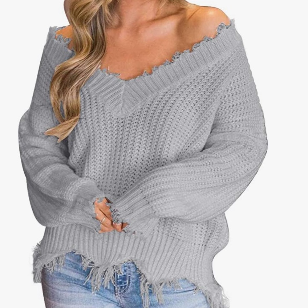 Beautiful woman v neck knit sweater off shoulder - Picture 4 of 5